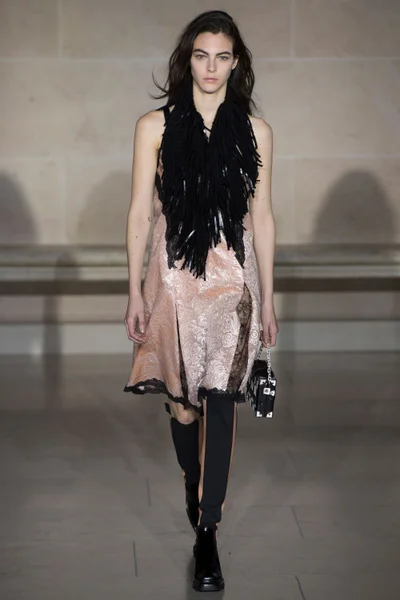 Look 37